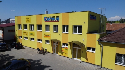 Administratívna budova Komjatice, Nám. O. Cabana