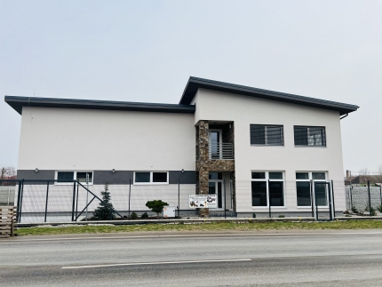 ADMINISTRATÍVNA BUDOVA KOMJATICE, Partizánska ul.